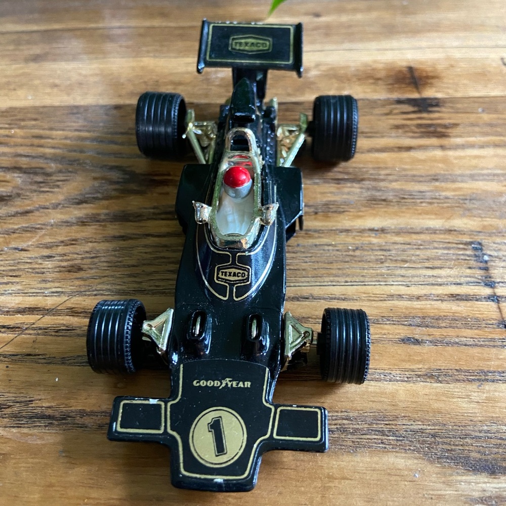 Corgi - Picture 2 of 4